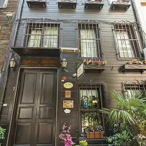 https://naz-wooden-house-inn.istanbul-turkeyhotels.com